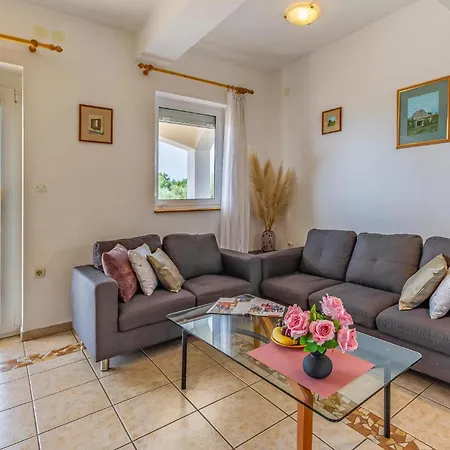 Amazing Home In Valtura Valtura