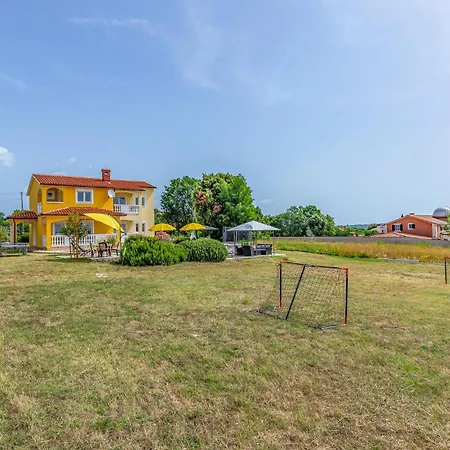 Amazing Home In Valtura