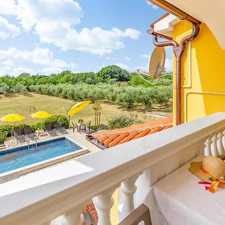 Amazing Home In Valtura